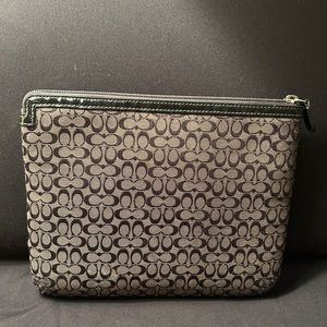 Coach ipad case best fit 8x9 see exact measurment.